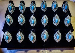 WHOLESALE LOT OF 18 SHINY SILVERTONE FAUX TURQUOISE ADJUSTABLE RINGS - NEW! - Bild 1 von 1