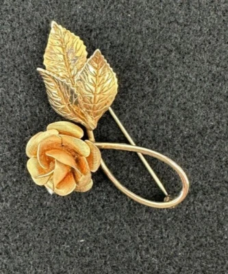 Broche antigo Winard inglês escultural rosa folheado a ouro amarelo 12K assinado - Imagem 1 de 4