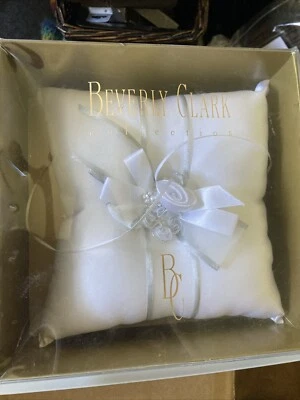 ALMOHADA ANILLO Colección BEVERLY CLARK Blanco Foto 1 de 2