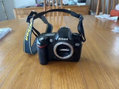 Solo cuerpo de cámara digital Nikon D70 SLR sin batería ¡LEER! Con correa y manual Foto 1 de 4