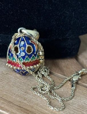 Joan Rivers? Enamel Jewel Russian Egg Pendant Necklace Hearts Unsigned - Image 1 of 4