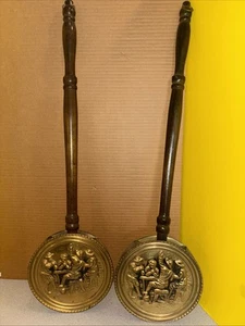 VINTAGE WALL PLAQUES Bed Warmer Pans with Handles Brass or Tin Made in England - Picture 1 of 7