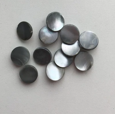 Perlmuttknöpfe: 12 graue, schillernde Knöpfe, 13mm - Bild 1 von 2