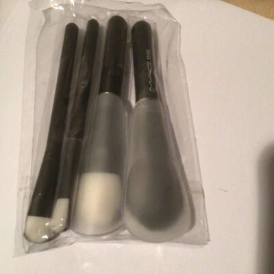 MAC 4 TEILIGES MAKE UP PINSEL SET 128 234 235 127 SE DOPPELSEITIG GEWICKELT - Bild 1 von 2