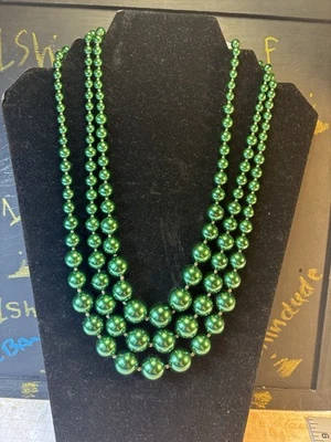 全新带标签 Macys Charter Club 人造绿色珍珠串珠项链 三股毕业 — 第 1/4 张图片