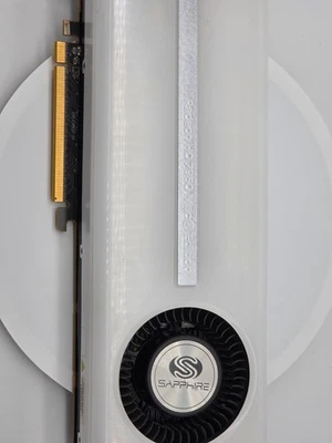 Genuine Apple AMD Radeon HD 7950 3GB 4K Graphics Card for Mac Pro - Image 1 of 4