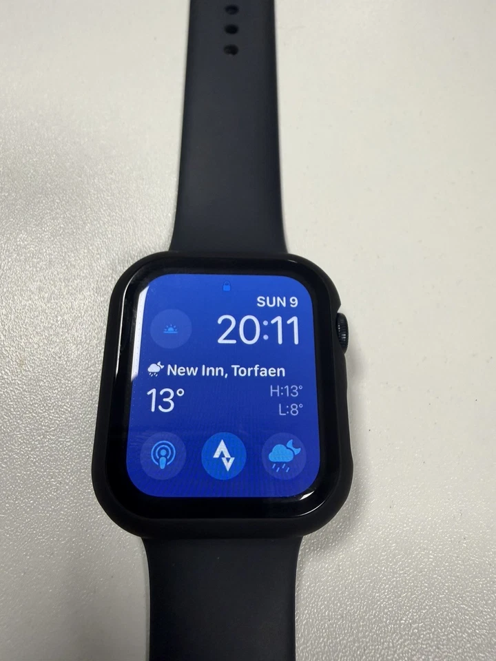 Apple Watch SE (2022) 44mm Midnight Aluminium Case with Sport Band, Regular... - Image 1 of 4