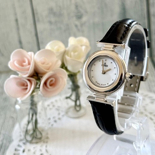 Orologio donna FENDI 320L quadrante conchiglia tono argento 23mm quarzo pulito funzionante