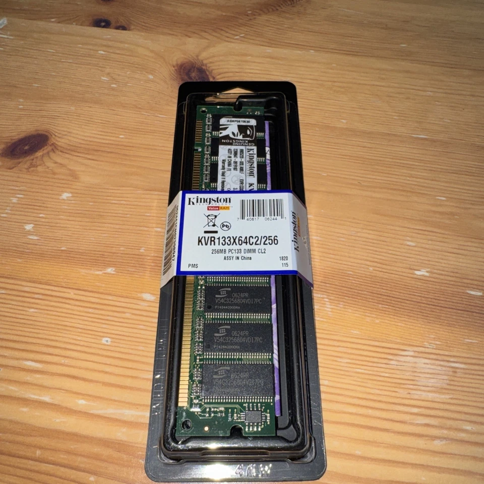 Kingston KVR133X64C2/256 (256MB SDRAM, 133MHz, 168-pin) Desktop Memory - Image 1 of 3