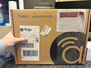 Arakins AN-210-SW-R-8-POE 8 + 2 Rear Ports Websmart Gigabit Switch - Picture 1 of 1