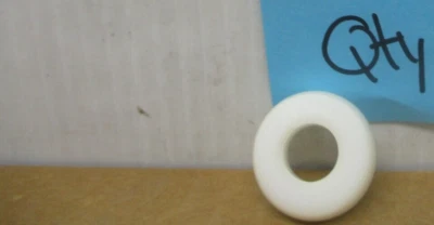GM - 1377083 BUSHING WHITE - Image 1 of 2