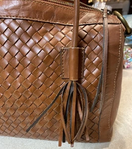 Bolso de hombro de cuero rústico de Noonday - Imagen 1 de 15