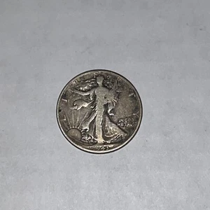 ✅ 1943 WALKING LIBERTY HALF DOLLAR COIN - Picture 1 of 3