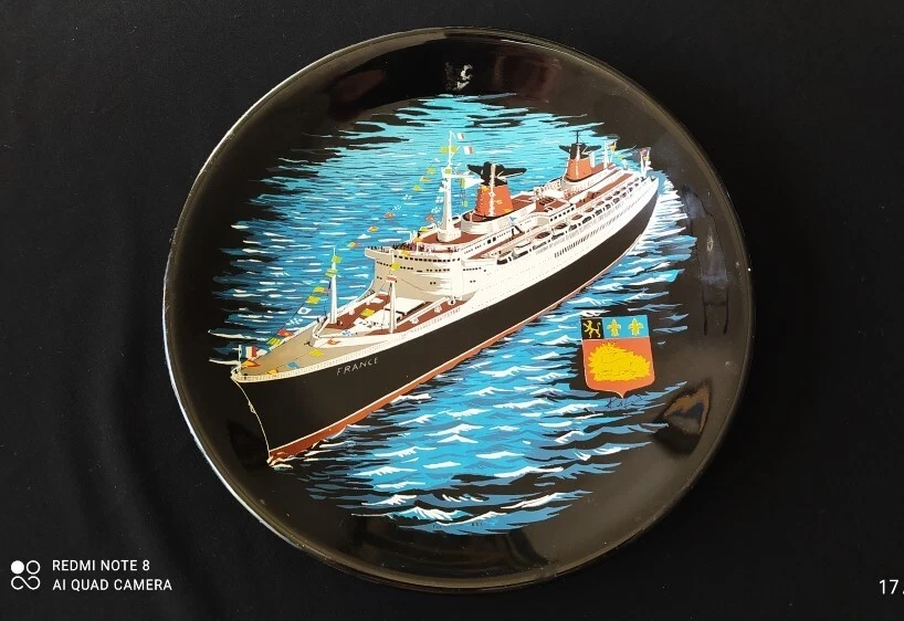 ASSIETTE EN PORCELAINE EN SOUVENIR DU PAQUEBOT "FRANCE" - Photo 1/3