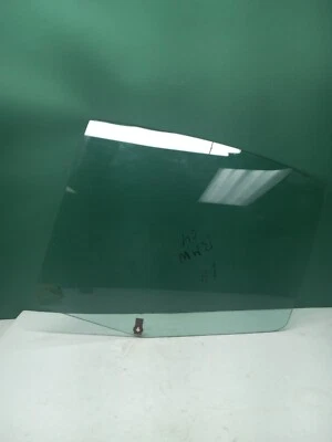 Оригинальное заднее левое стекло для водительской двери BMW 325i E46 2001-2005 годов выпуска - Изображение 1 из 4