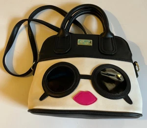 BETSEY JOHNSON ~ LUV BETSEY LADIES FACE SUNGLASSES & PINK LIPS ~ CROSSBODY BAG - Picture 1 of 12