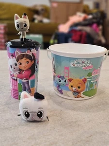 Gabby's Dollhouse 2025 Palomitas Cubo Lata Peluche Pulsera Combo LOTE DE 3 Nuevo - Imagen 1 de 10