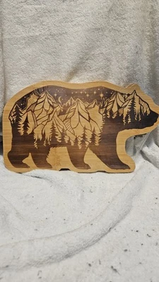 Tablero de charcutería Black Bear con cuchillos Foto 1 de 4