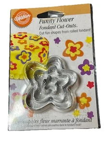 Vintage 2005 Wilton Funny Flower Cut Outs 3 Fondant Cutters Graduated Size New - Picture 1 of 5