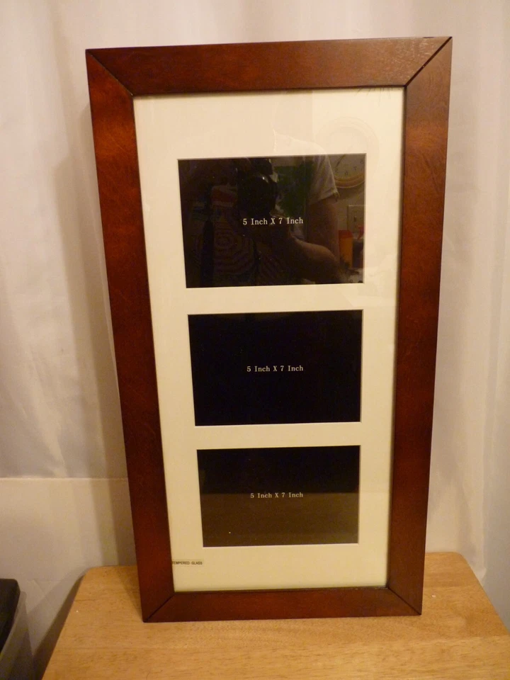 Armario de joyería de cerezo con montaje en pared para exhibición de fotos Foto 1 de 4