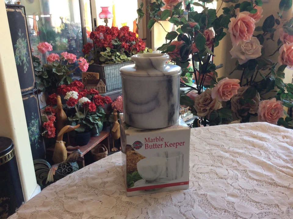 Sin usar, en caja Norpro #278 Vasija de almacenamiento de mantequilla de mármol hecha a mano Foto 1 de 4