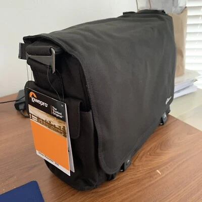 Bolso de hombro negro para cámara y computadora portátil Lowepro Urban Reporter 250 Foto 1 de 4