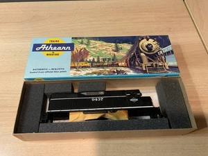 Athearn Ho Scale Illinois Central GP35 #9437 Shell W/ Handrails - Picture 1 of 5