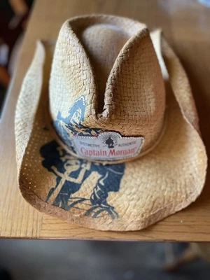 Sombrero vaquero de paja con pedrería Captain Morgan Foto 1 de 4