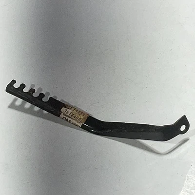 Nuevo de Lote Antiguo GM # 3814499 PEQUEÑO BUJÍA CABLE SOPORTE 1962 A 1966 CORBETA (6) Foto 1 de 4