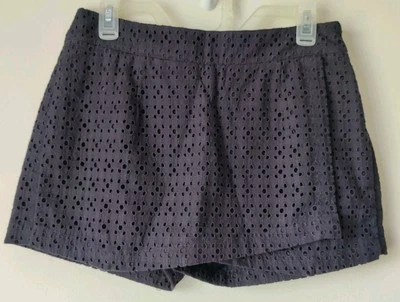 Cabi Womens Skort Size 4 Eyelet Navy Dark Blue Shorts Front Skirt Panel Side Zip - Image 1 of 4