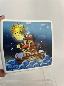 VTG Tupperware Noah's Ark Sandwich Keeper Hologram Design Square Travel 3752A-3 - Picture 1 of 13