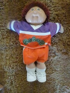 Vintage CABBAGE PATCH bambola bambino bambino bambino con capelli castani occhi marroni datata 85 - Foto 1 di 7