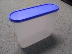 Tupperware 2351C-2 Storage Container 9" x 10" x 3-3/4" - Picture 1 of 6