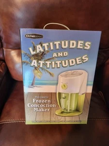 FABRICANTE DE BREBAJES CONGELADOS LATTITUDES AND ACTITUDES DE COCINA 35 oz. Nuevo - Imagen 1 de 4