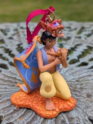 Raro libro di schizzi Disney Store Aladdin Abu scimmia e tappeto magico ornamento 2013 - Immagine 1 di 4