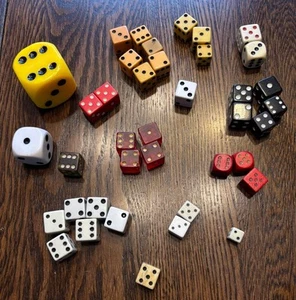 LOT OF 39 DICE LUCITE, WOOD, GLASS, BONE , PLASTIC & STONE 1 1/2" TO 3/8" - Picture 1 of 5