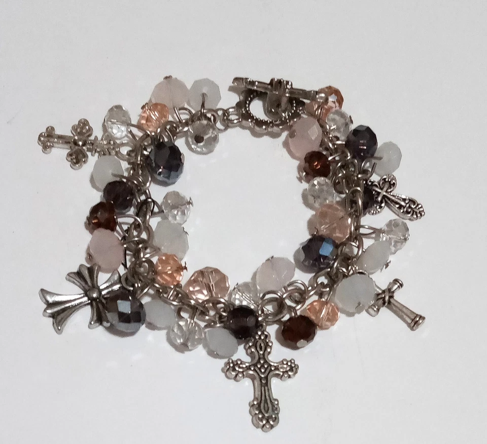 Pulsera de eslabones de cadena con piedra lunar facetada y otros cristales y cruces religiosas Foto 1 de 4