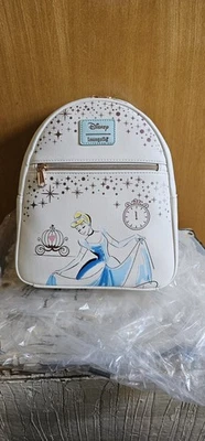 Mini Mochila Loungefly Disney Princesa Cenicienta Reloj y Carruaje con Estrellas Foto 1 de 4