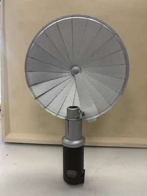 Flash sincronizado vintage E. Leitz Wetzlar - soporte de flash marca Leica Foto 1 de 4