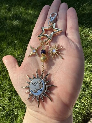 Bolso Celestial Dije Cartera Tono Dorado y Plata Artesanal Sol Luna Estrellas Dije Nuevo Foto 1 de 4