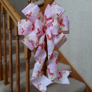 10" BREITE SCHLEIFE ~ SCHMETTERLINGE & DAHLIEN ~ OSTERDEKORATION KÖRBE KRÄNZE WINDLICHTERN - Bild 1 von 2