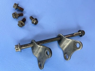 Yamaha YZ426F 2002 soportes de motor inferiores 5be-21417-00-00 WR426F WR400F YZ400 F Foto 1 de 4