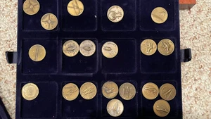 ¡Medallas espaciales con material volado! Apollo, Vanguard, Shuttle, Ariane - ¡ELIGE UNO! - Imagen 1 de 3