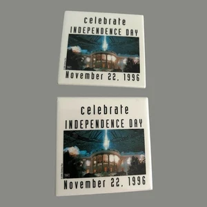 2 CELEBRATE INDEPENDENCE DAY THE MOVIE 3" SQUARE BUTTON PIN PROMO BUTTON - Bild 1 von 2