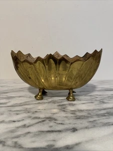 Fioriera vintage oblunga con piedi in ottone manici Jardinière bordo smerlato MCM - Foto 1 di 15