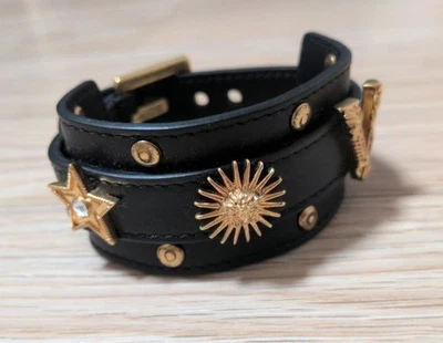 范思哲女式黑色皮革镶嵌手链日本 i23017 — 第 1/4 张图片