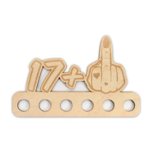 Geldgeschenk „Mittelfinger" zum 16. - 85. Geburtstag aus Holz für Frauen - Bild 1 von 128