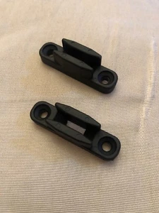 2 X CARAVAN MOTORHOME POLYPLASTIC WINDOW CATCH LOCK PLATE HOLE CENTRES 38mm,new - Bild 1 von 3