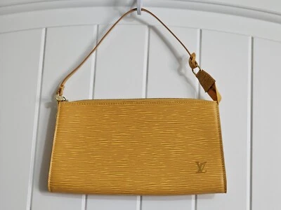 LOUIS VUITTON Epi Pouchette Accesorios Bolsa Tassili Amarillo, Púrpura Piel de becerro en Foto 1 de 4