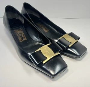 Salvatore Ferragamo Bow Pumps Black Box Leather Low Kitten Heels Size 7.5 C - Picture 1 of 15